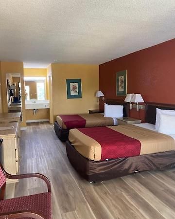 Orangeburg Inn & Suites ภายนอก รูปภาพ