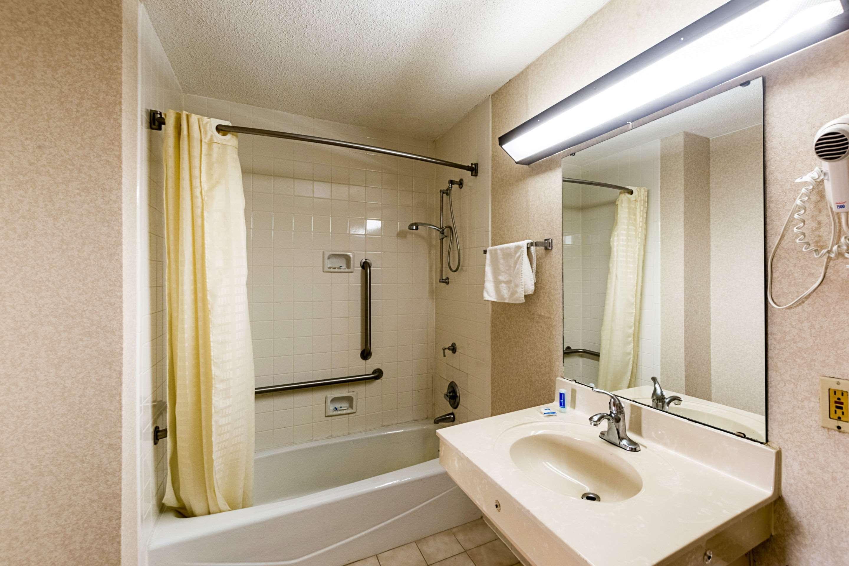 Orangeburg Inn & Suites ภายนอก รูปภาพ
