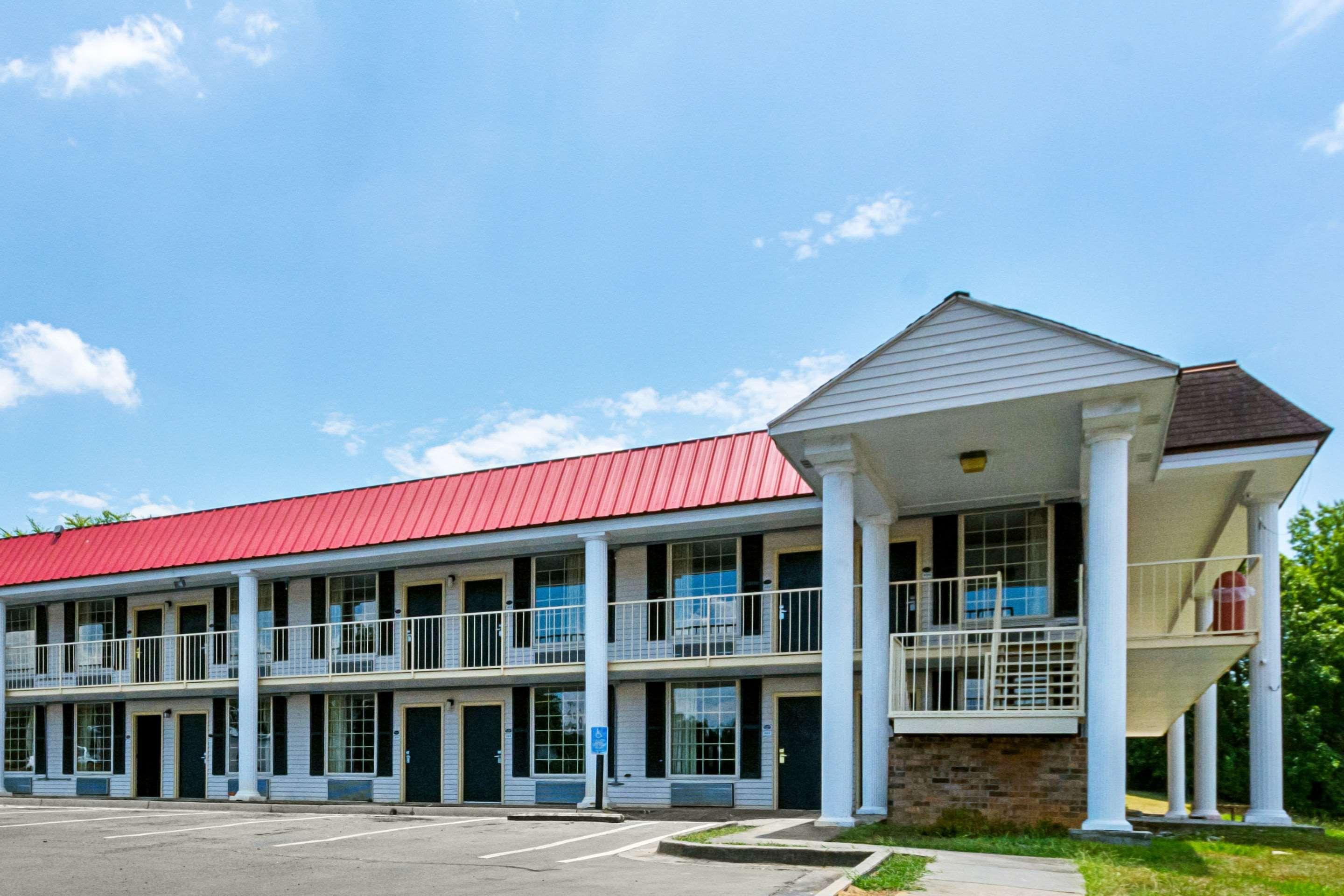 Orangeburg Inn & Suites ภายนอก รูปภาพ