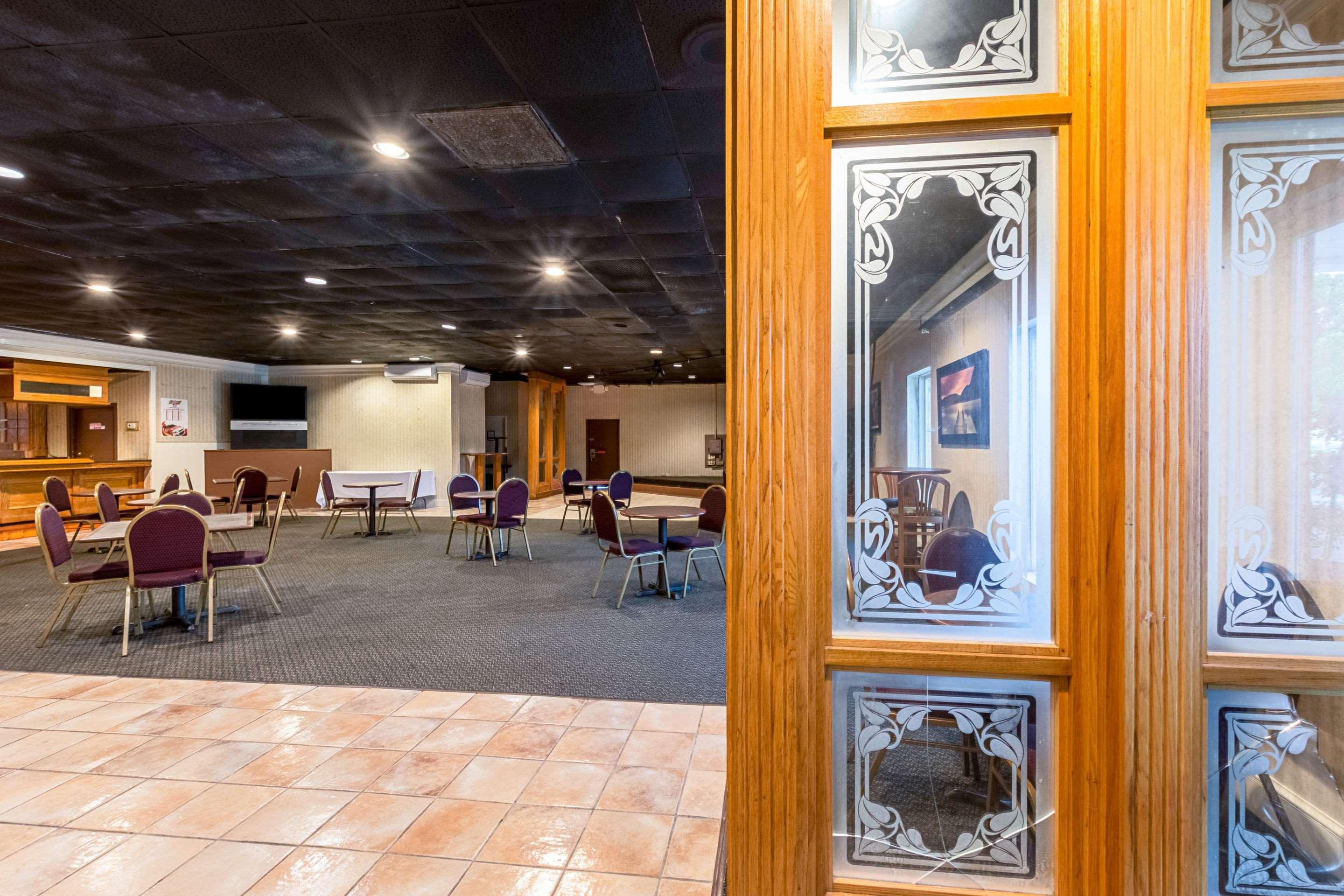 Orangeburg Inn & Suites ภายนอก รูปภาพ
