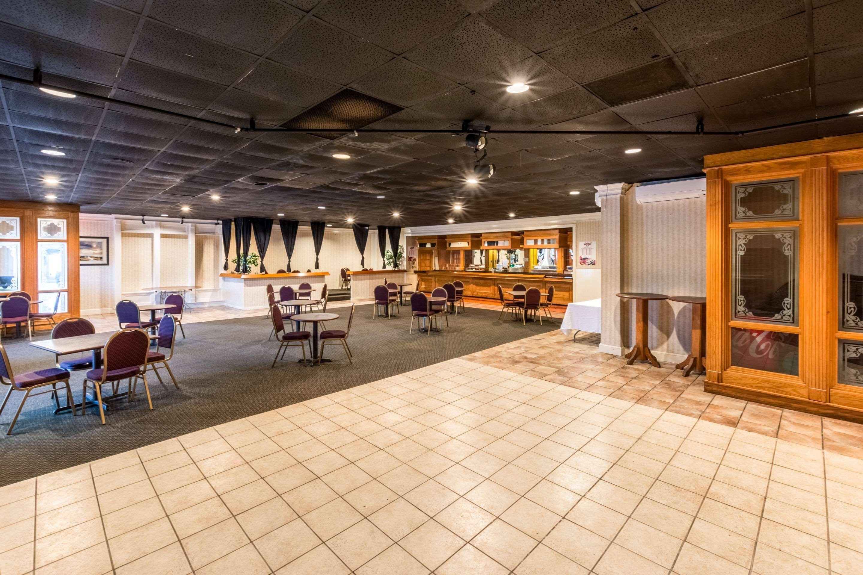 Orangeburg Inn & Suites ภายนอก รูปภาพ