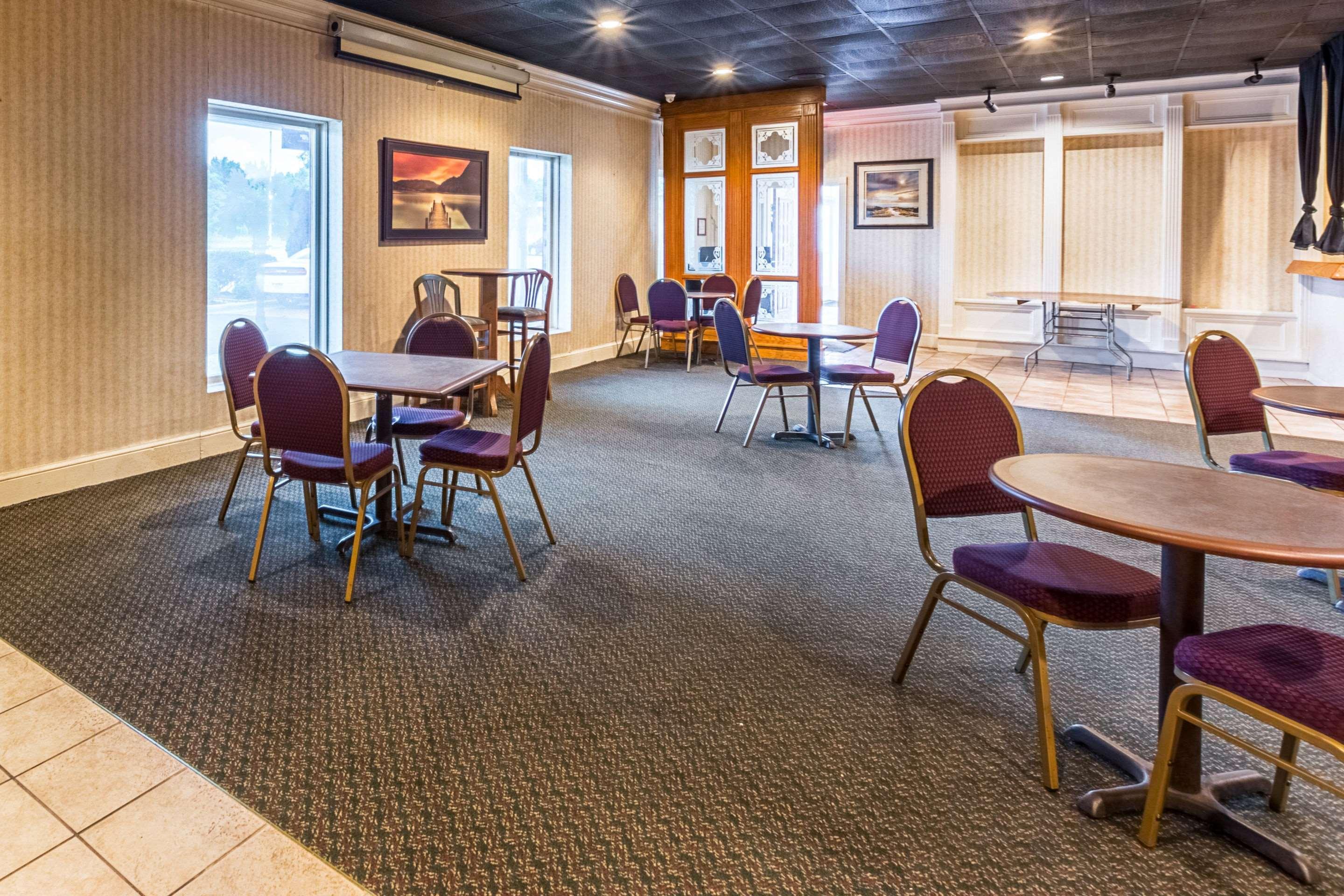 Orangeburg Inn & Suites ภายนอก รูปภาพ