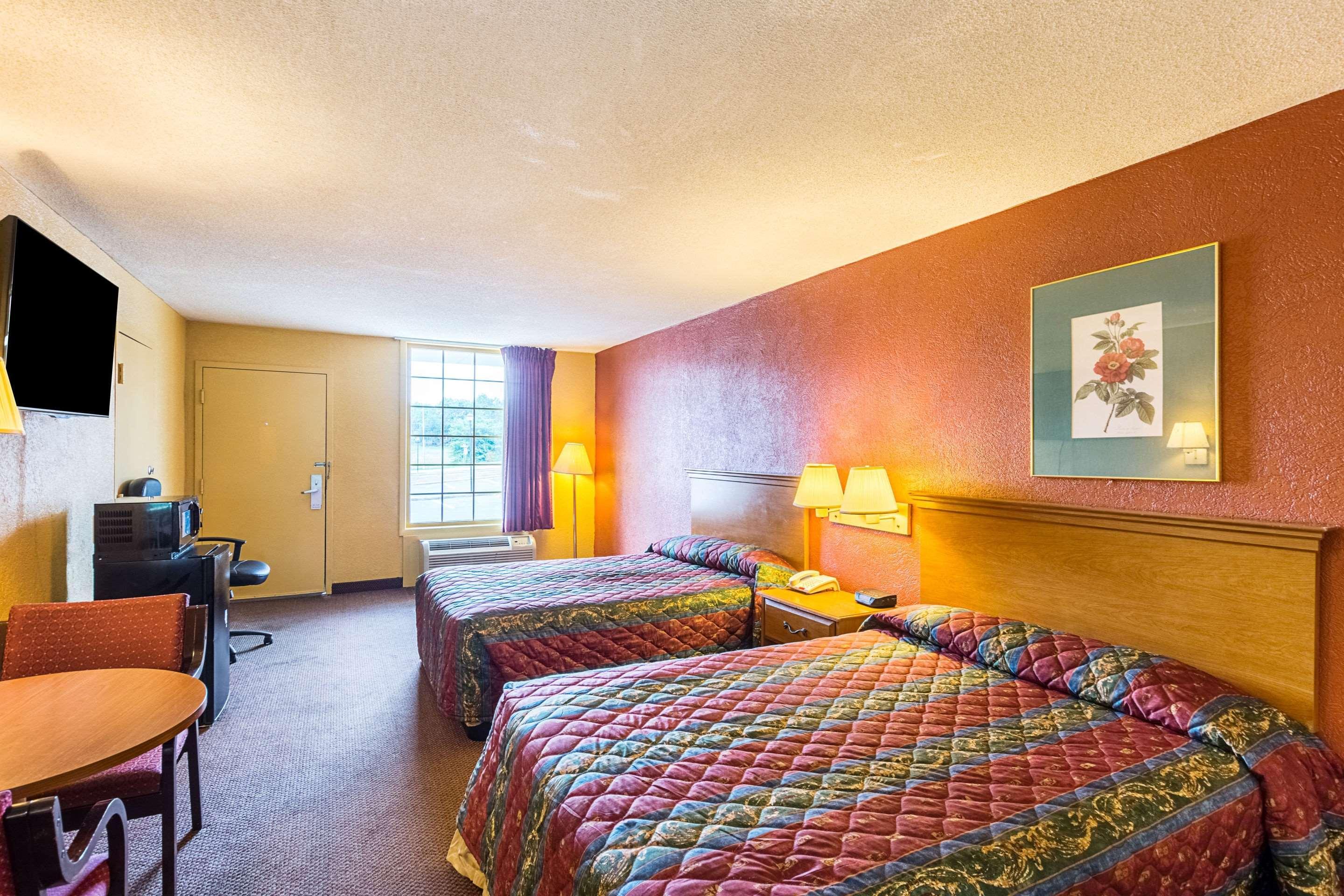 Orangeburg Inn & Suites ภายนอก รูปภาพ
