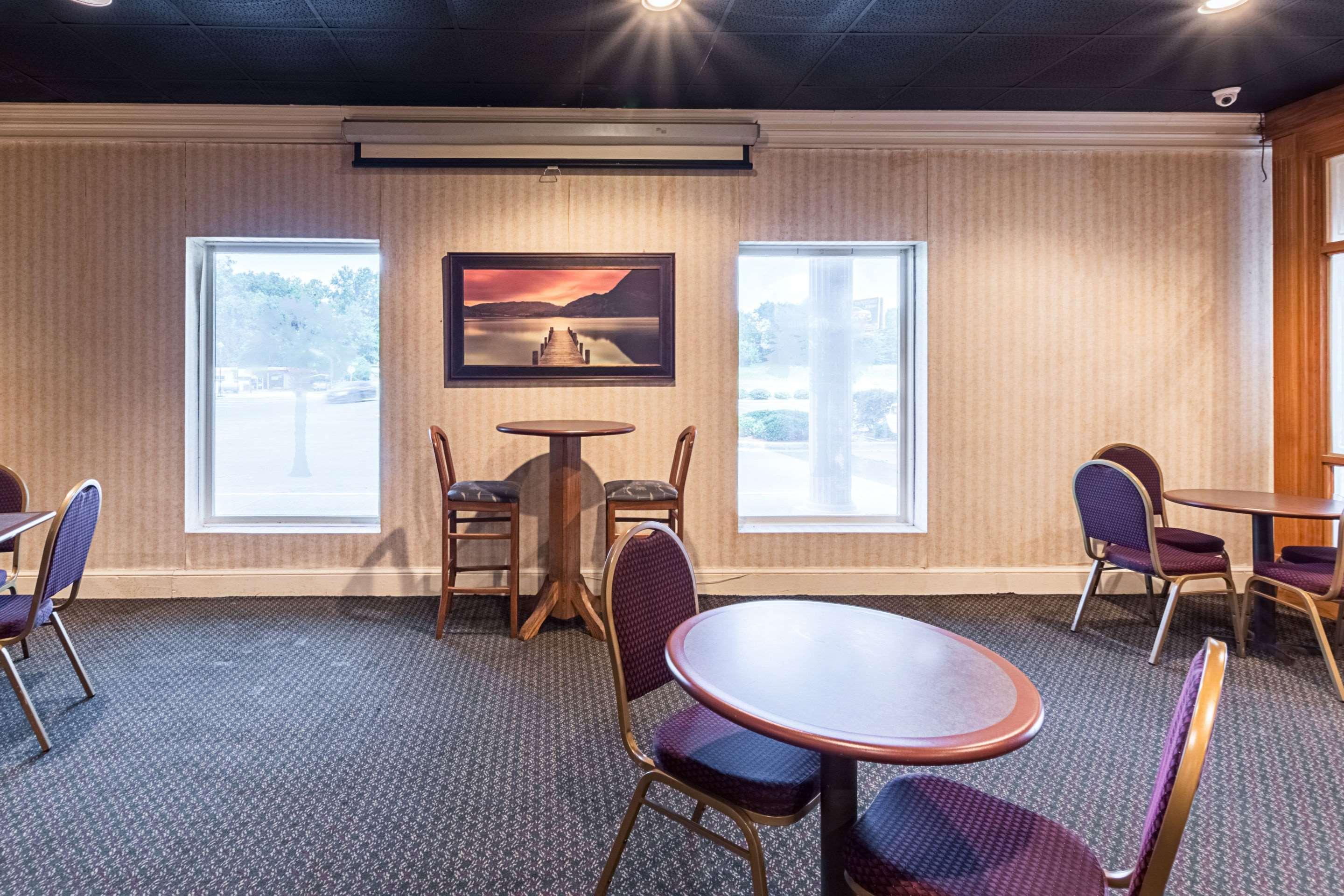 Orangeburg Inn & Suites ภายนอก รูปภาพ