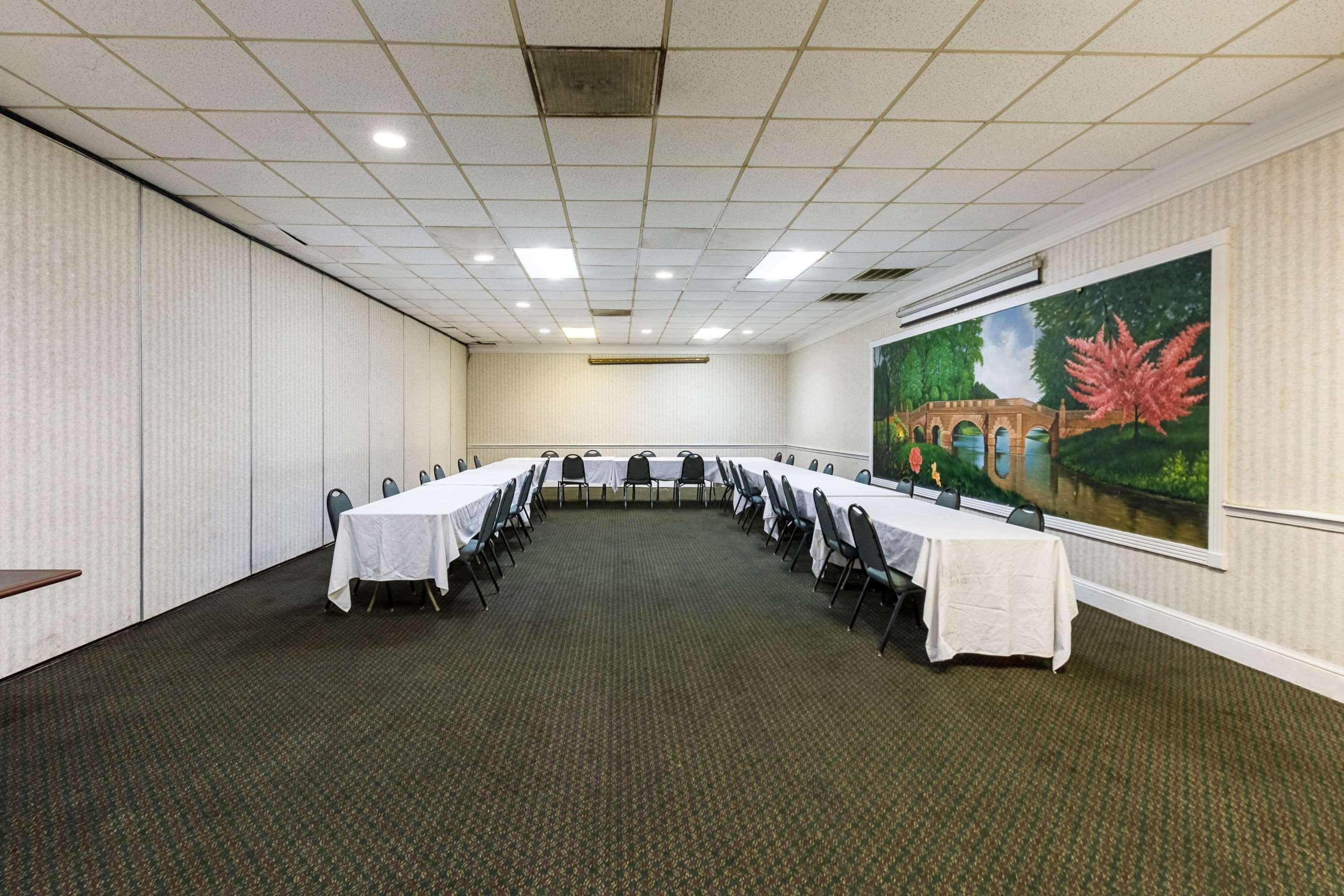 Orangeburg Inn & Suites ภายนอก รูปภาพ
