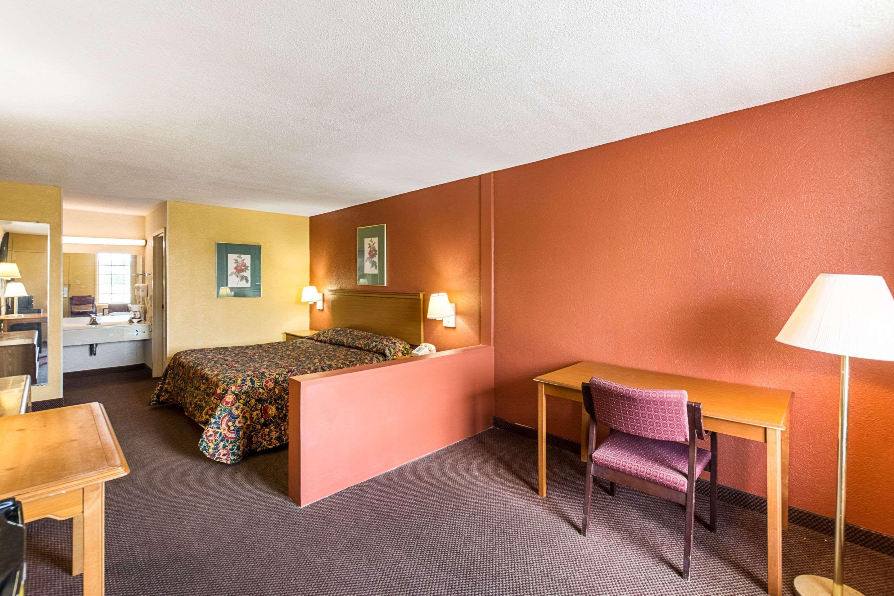 Orangeburg Inn & Suites ภายนอก รูปภาพ