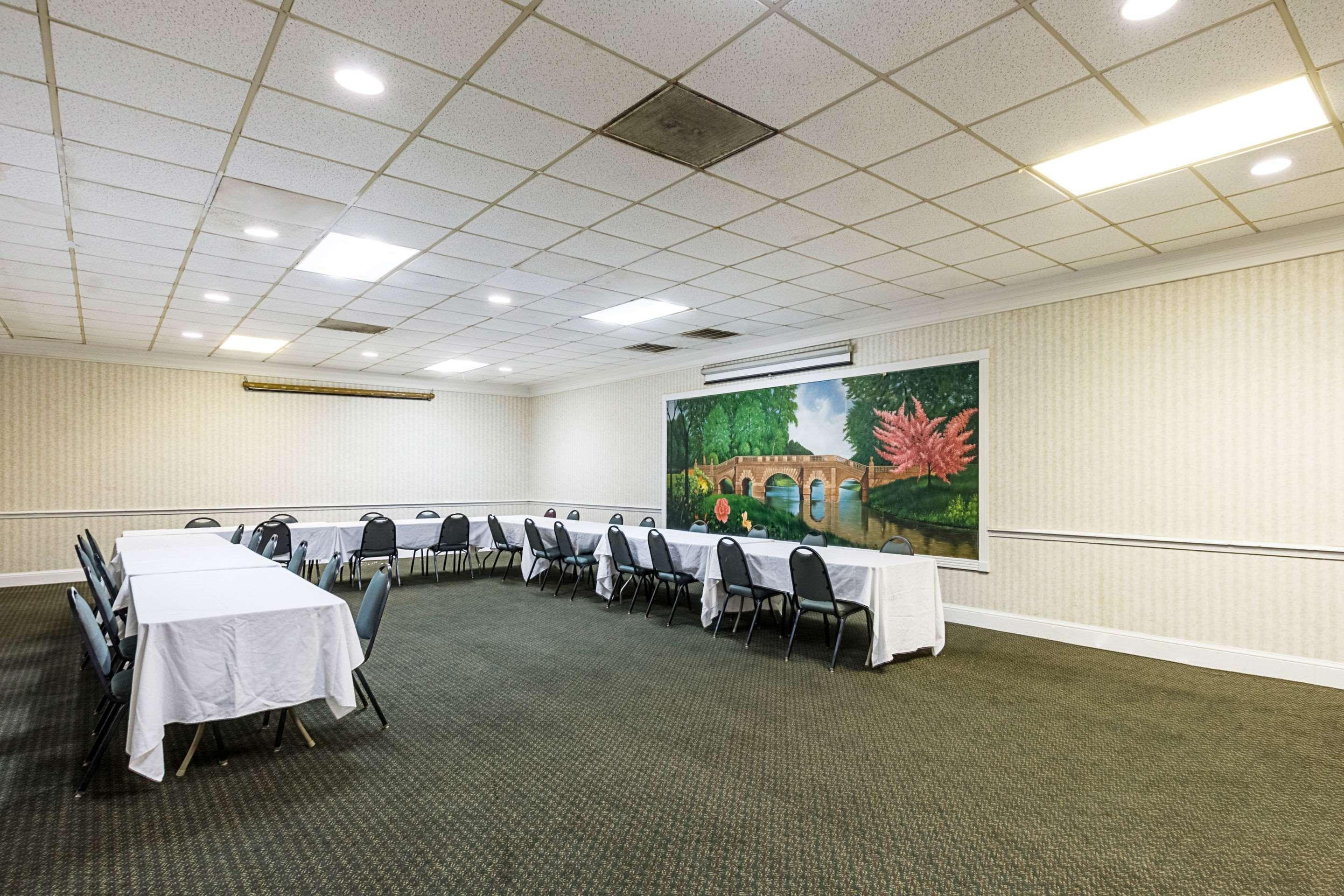 Orangeburg Inn & Suites ภายนอก รูปภาพ