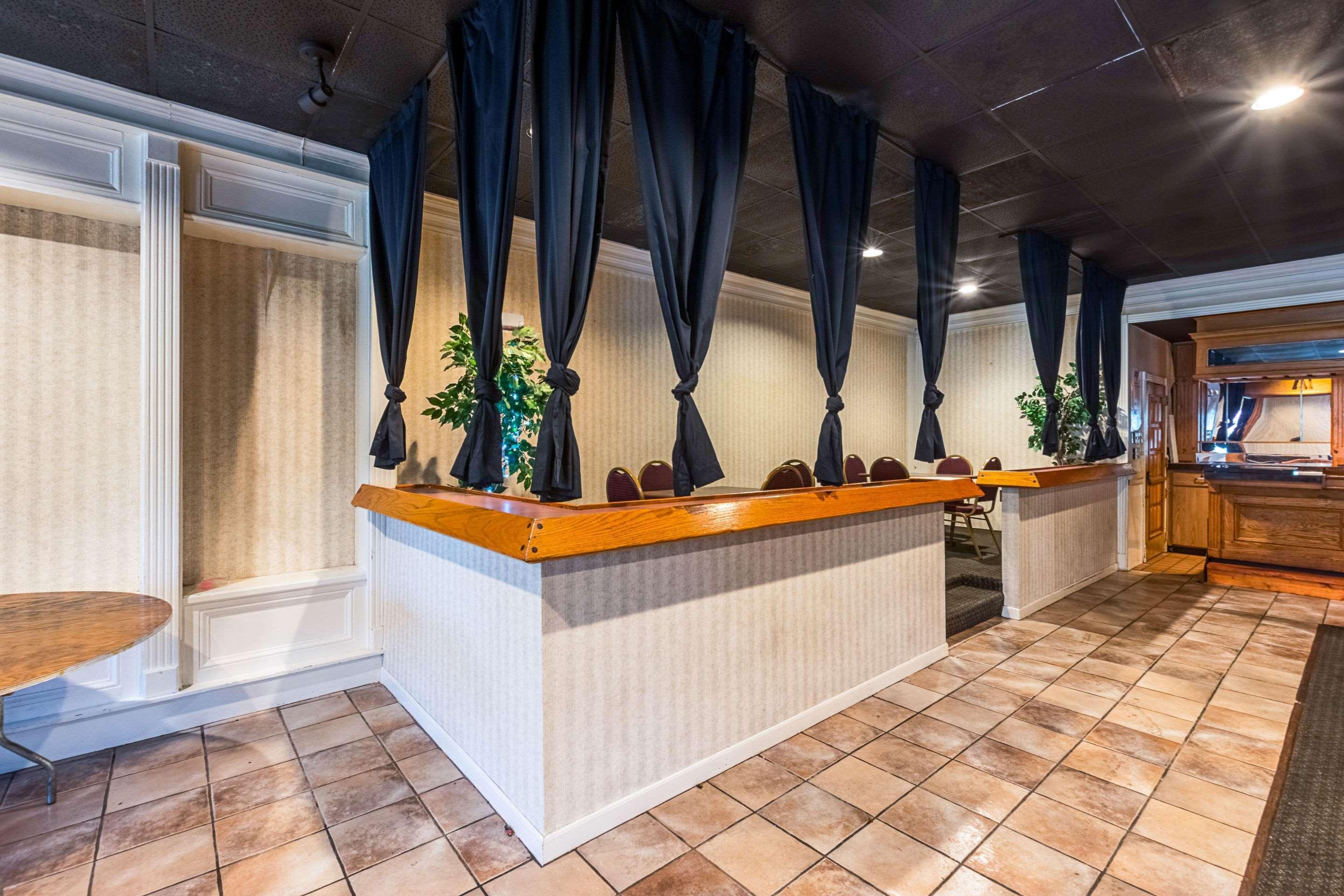 Orangeburg Inn & Suites ภายนอก รูปภาพ