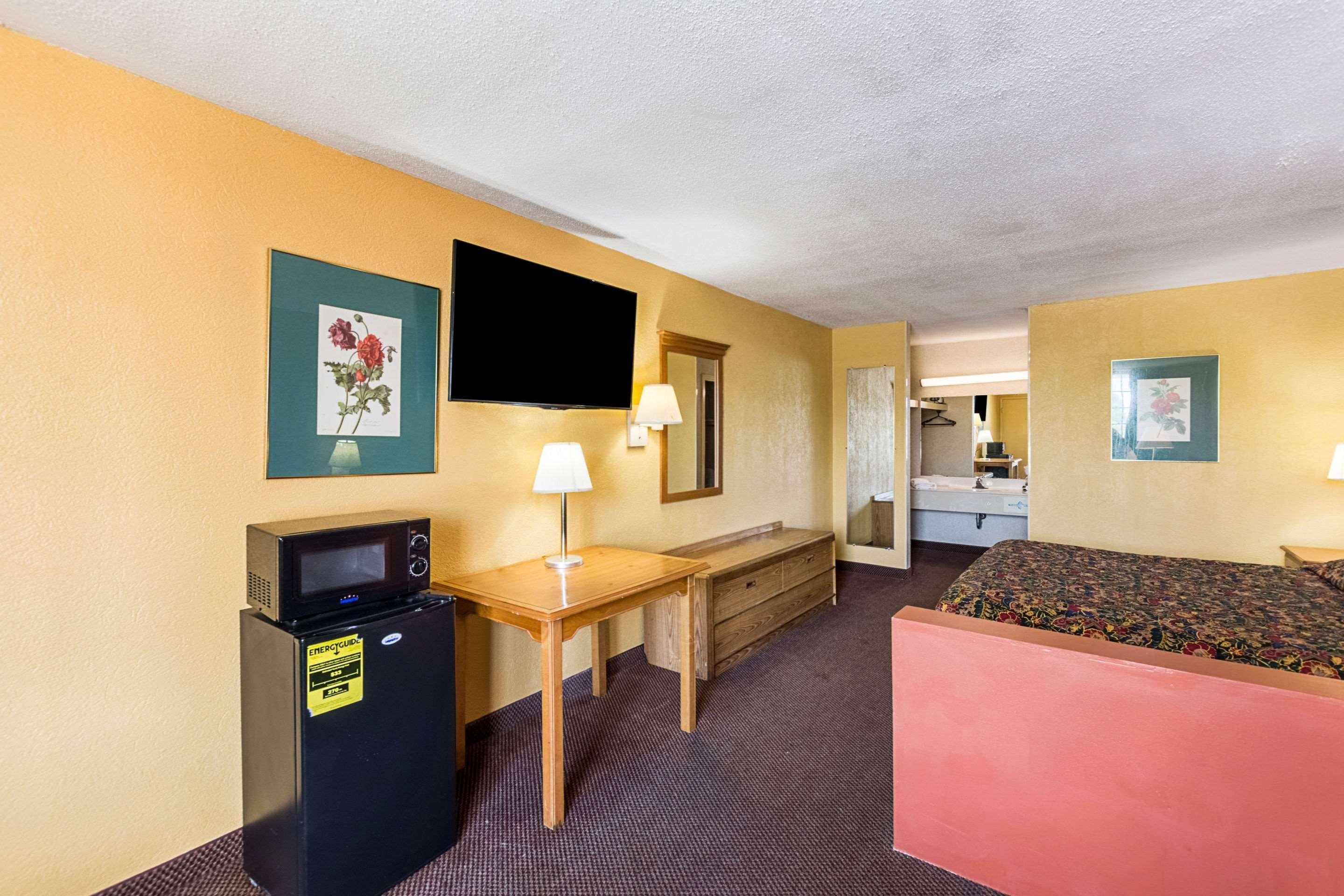 Orangeburg Inn & Suites ภายนอก รูปภาพ