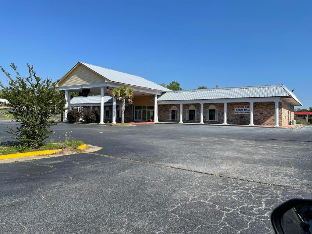 Orangeburg Inn & Suites ภายนอก รูปภาพ