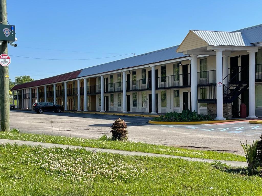 Orangeburg Inn & Suites ภายนอก รูปภาพ